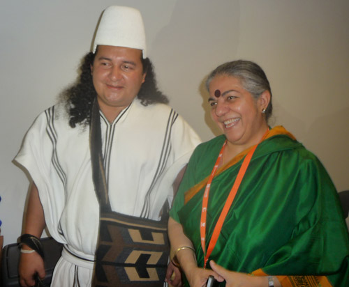 Encuentro con el dirigente Arhuaco José Luis Rosado y Vandana Shiva, Medellín, Colombia 2015 
